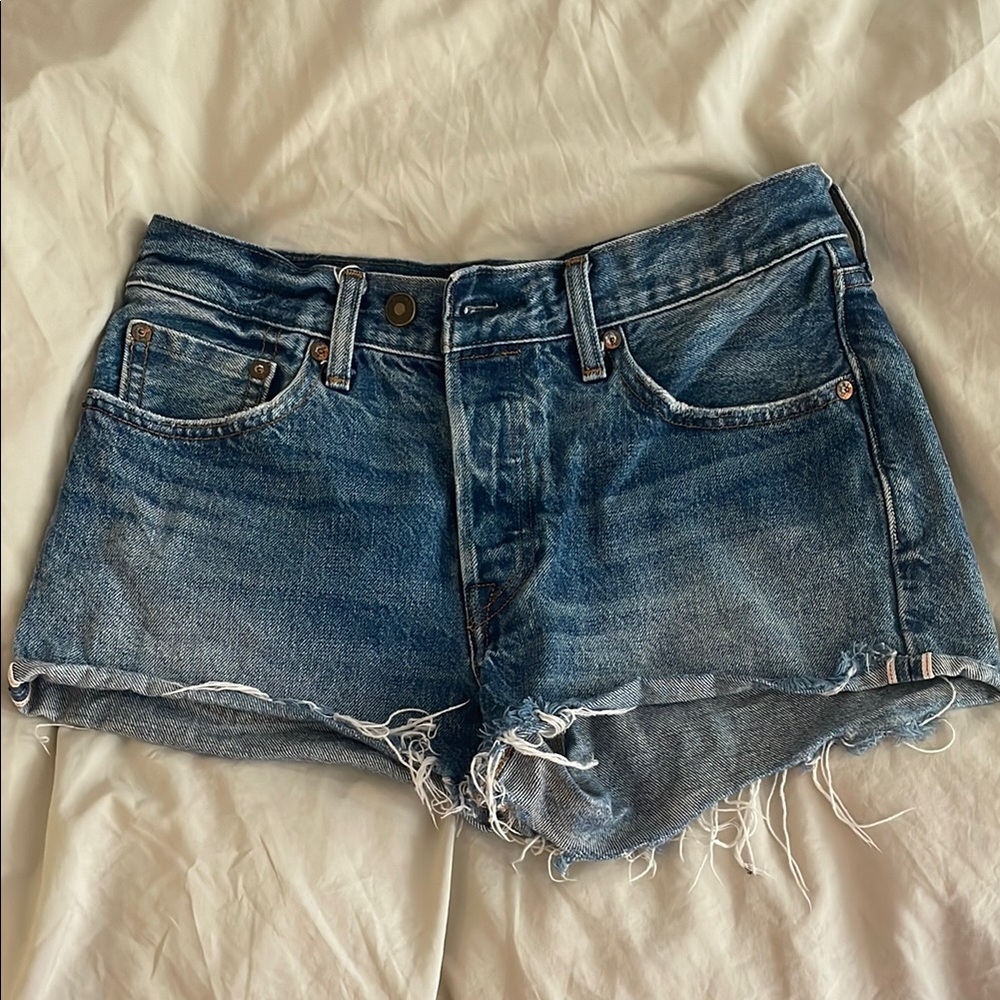 Levi’s Jean Shorts Distressed Size 27